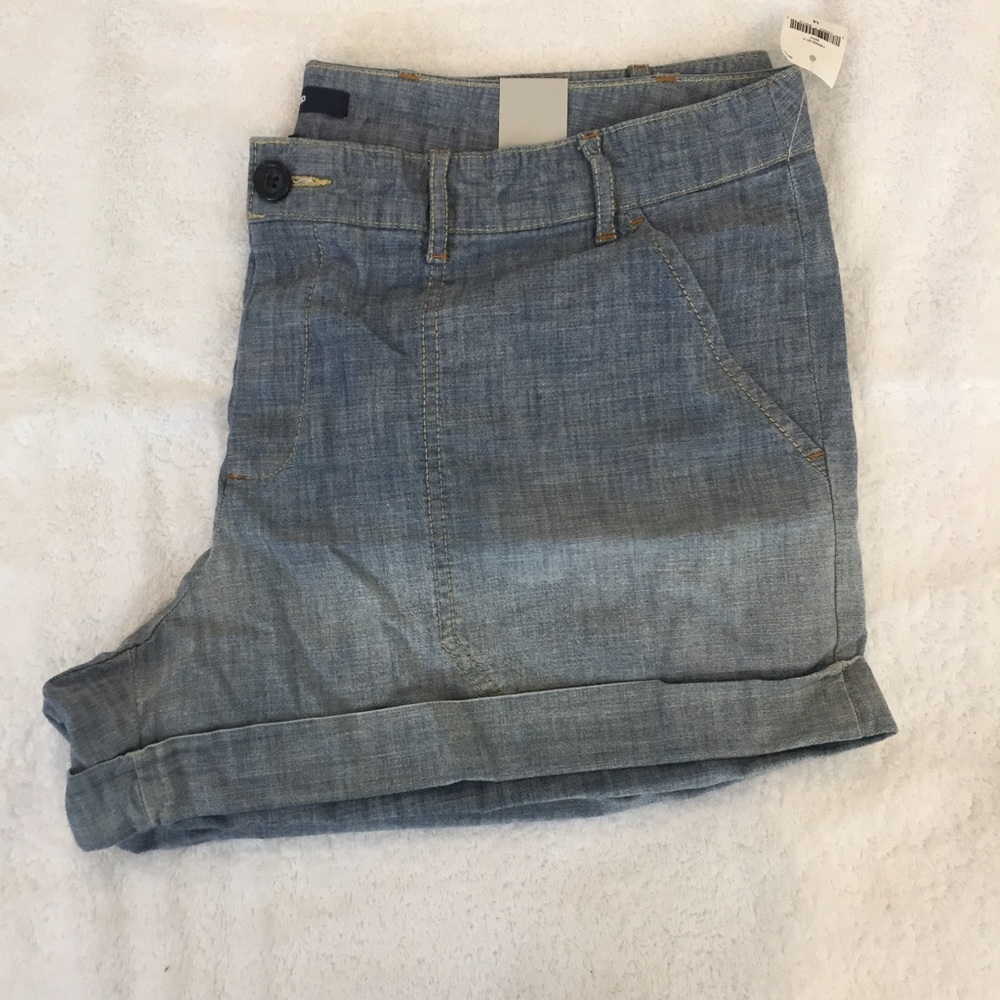 NWT Gap Woven Chambray Shorts